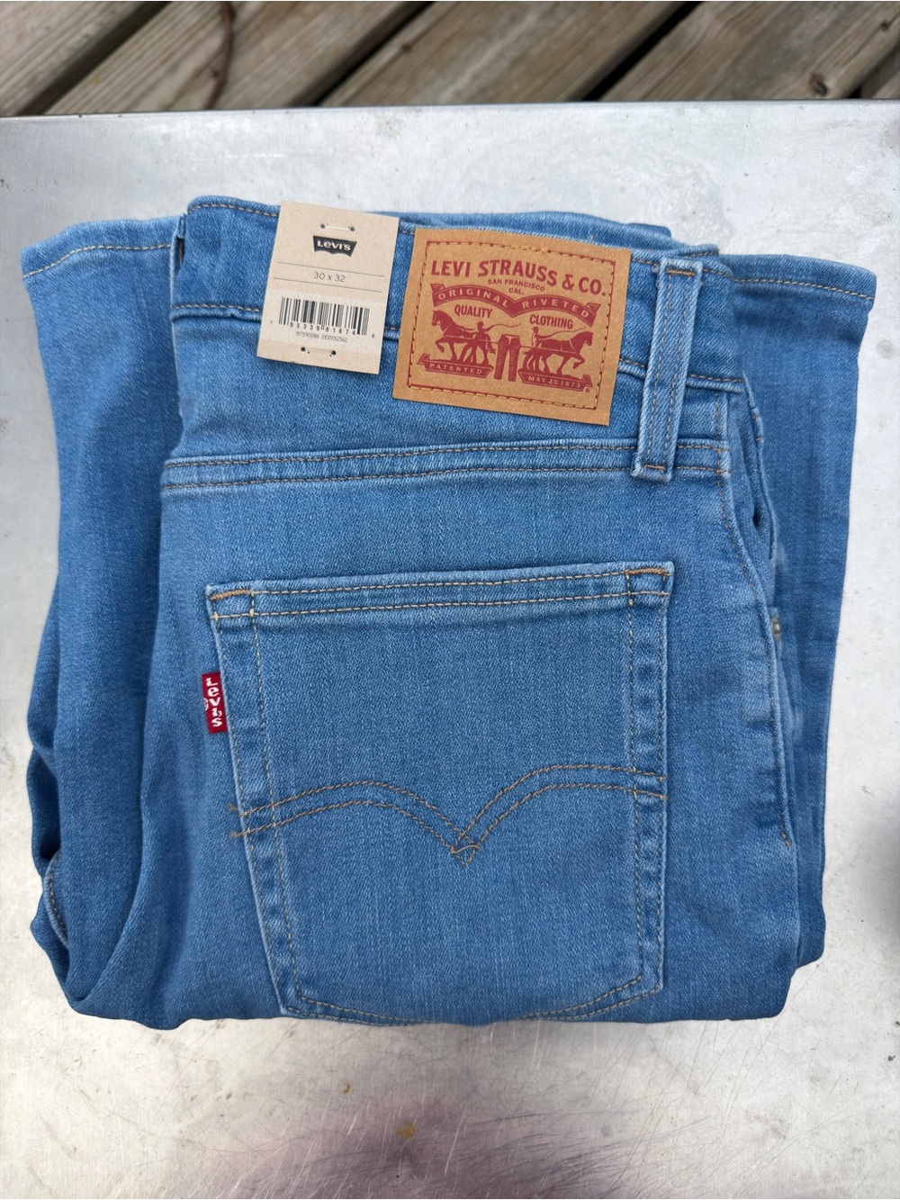 Levi's Men's or Women’s? Medium Blue, hi rise, boot cut Jeans
